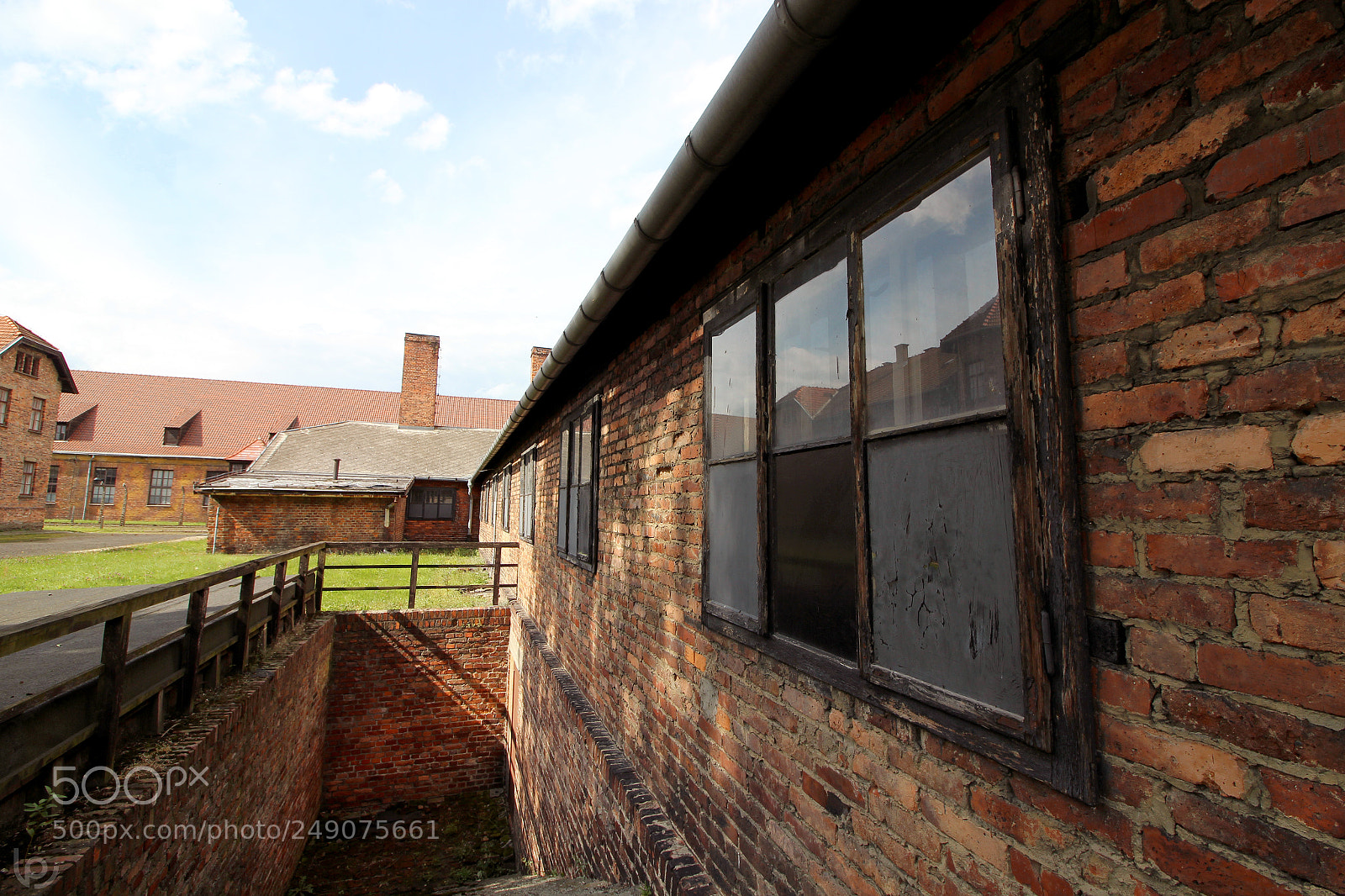 Canon EOS 600D (Rebel EOS T3i / EOS Kiss X5) sample photo. Window photography