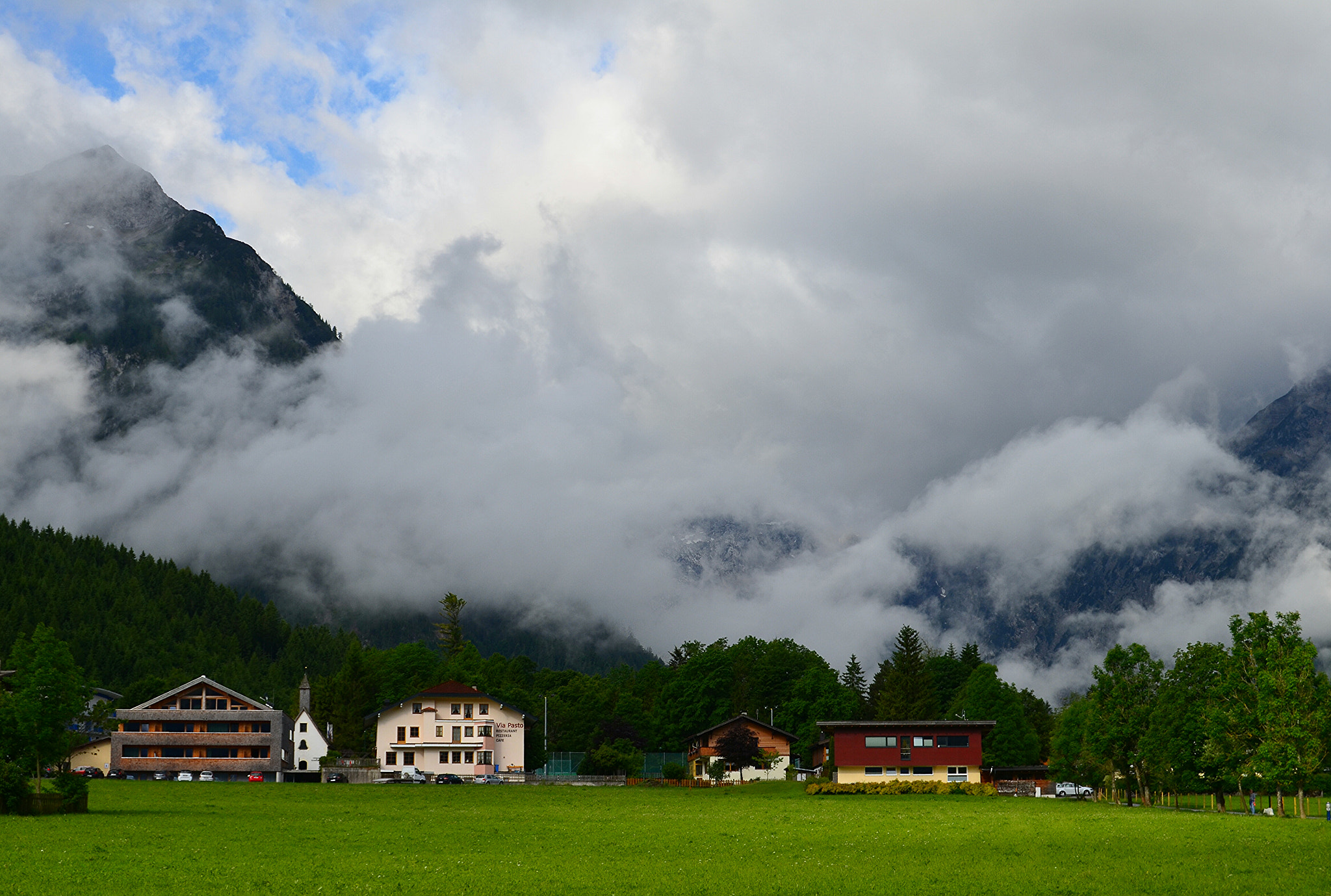 Nikon D5100 sample photo. The clouds on the graund photography