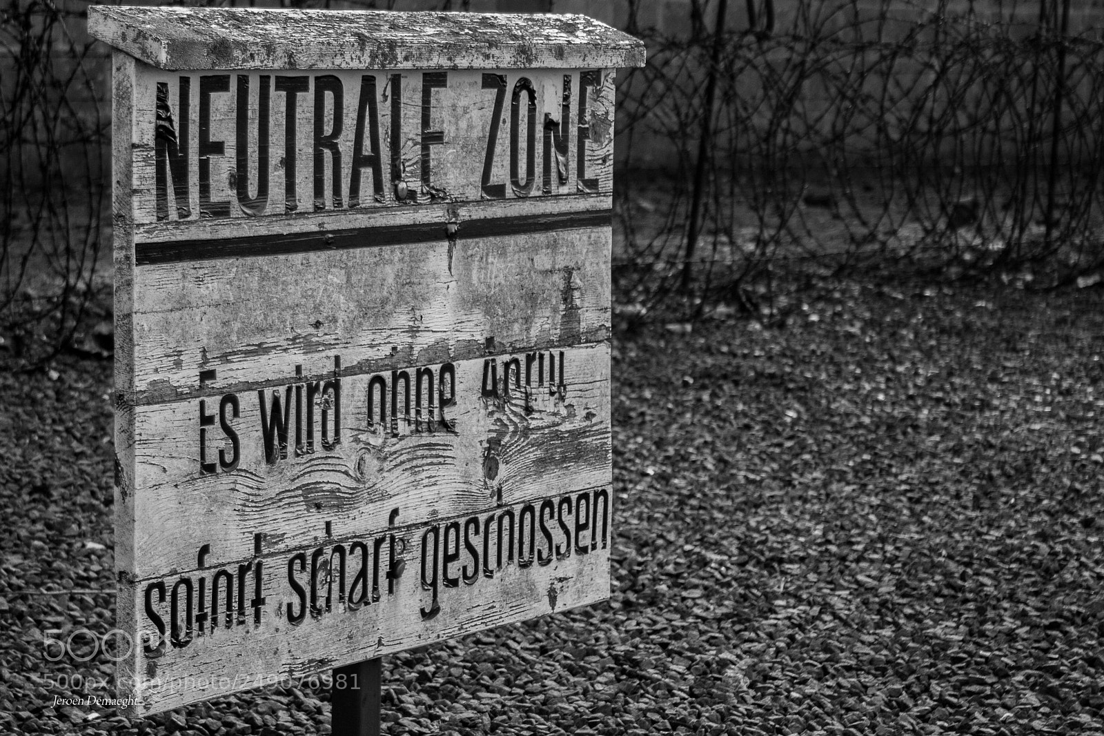Canon EOS 1000D (EOS Digital Rebel XS / EOS Kiss F) sample photo. 'neutral' zone photography