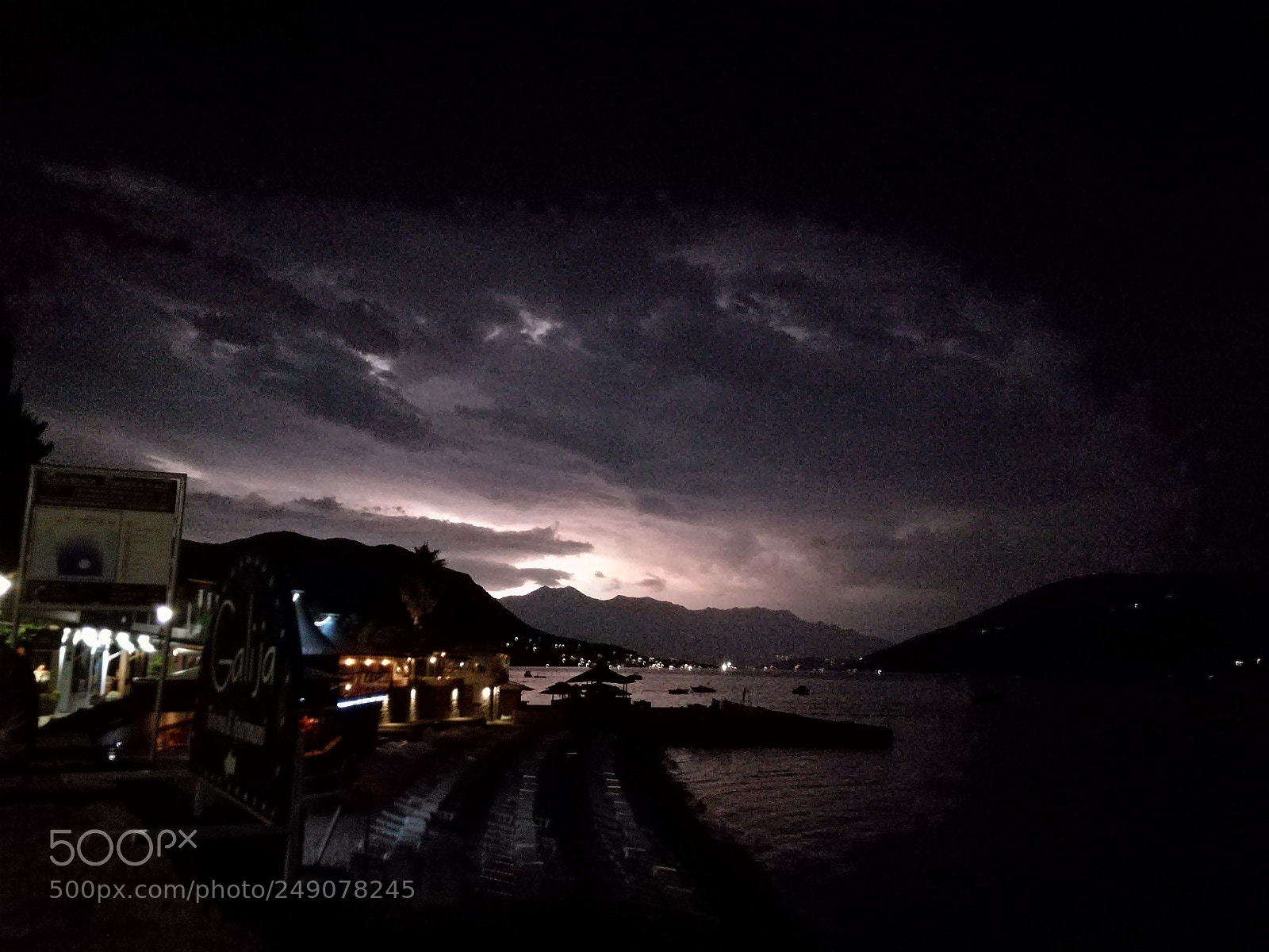 HUAWEI P9 LITE sample photo. The lighting catcher photography