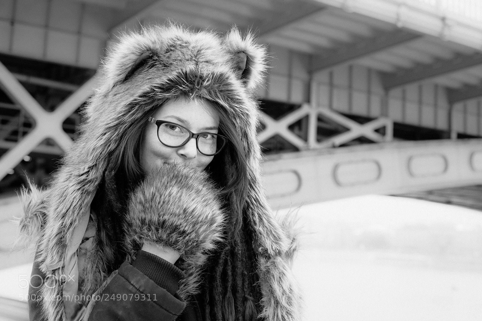 Canon EOS 5D Mark II sample photo. Smiling girl in furry photography