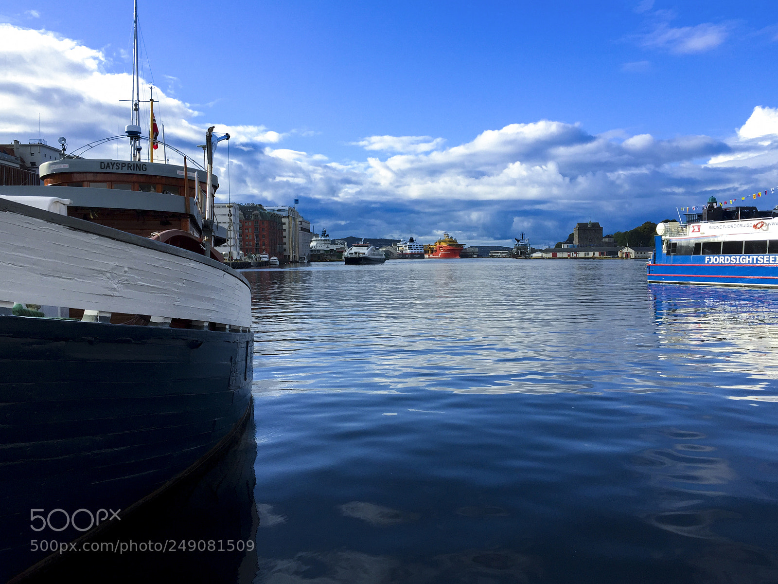 Apple iPhone 6 Plus sample photo. Bergen harbour entrance photography