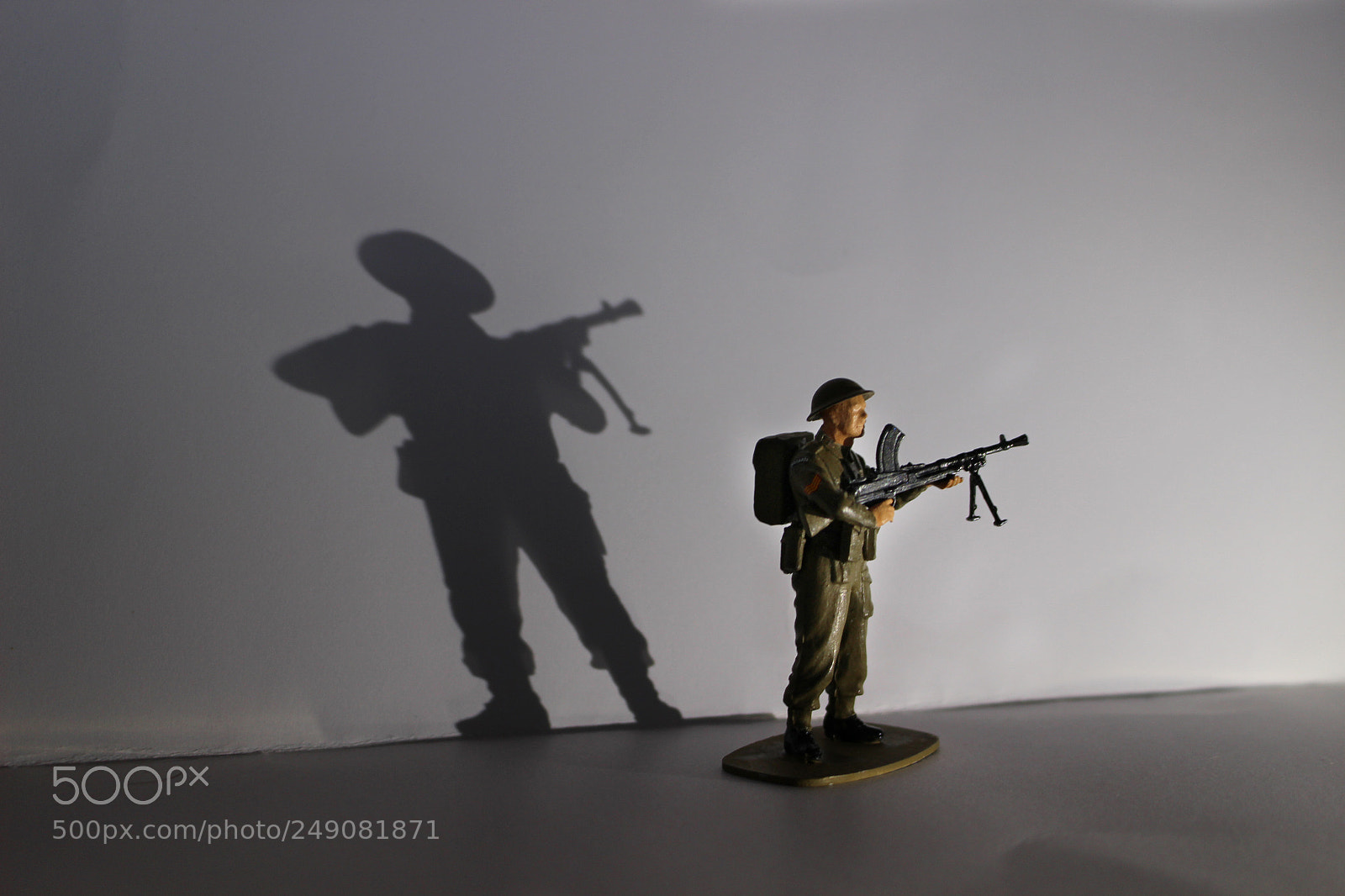 Canon EOS 100D (EOS Rebel SL1 / EOS Kiss X7) sample photo. Shadow of a soldier photography