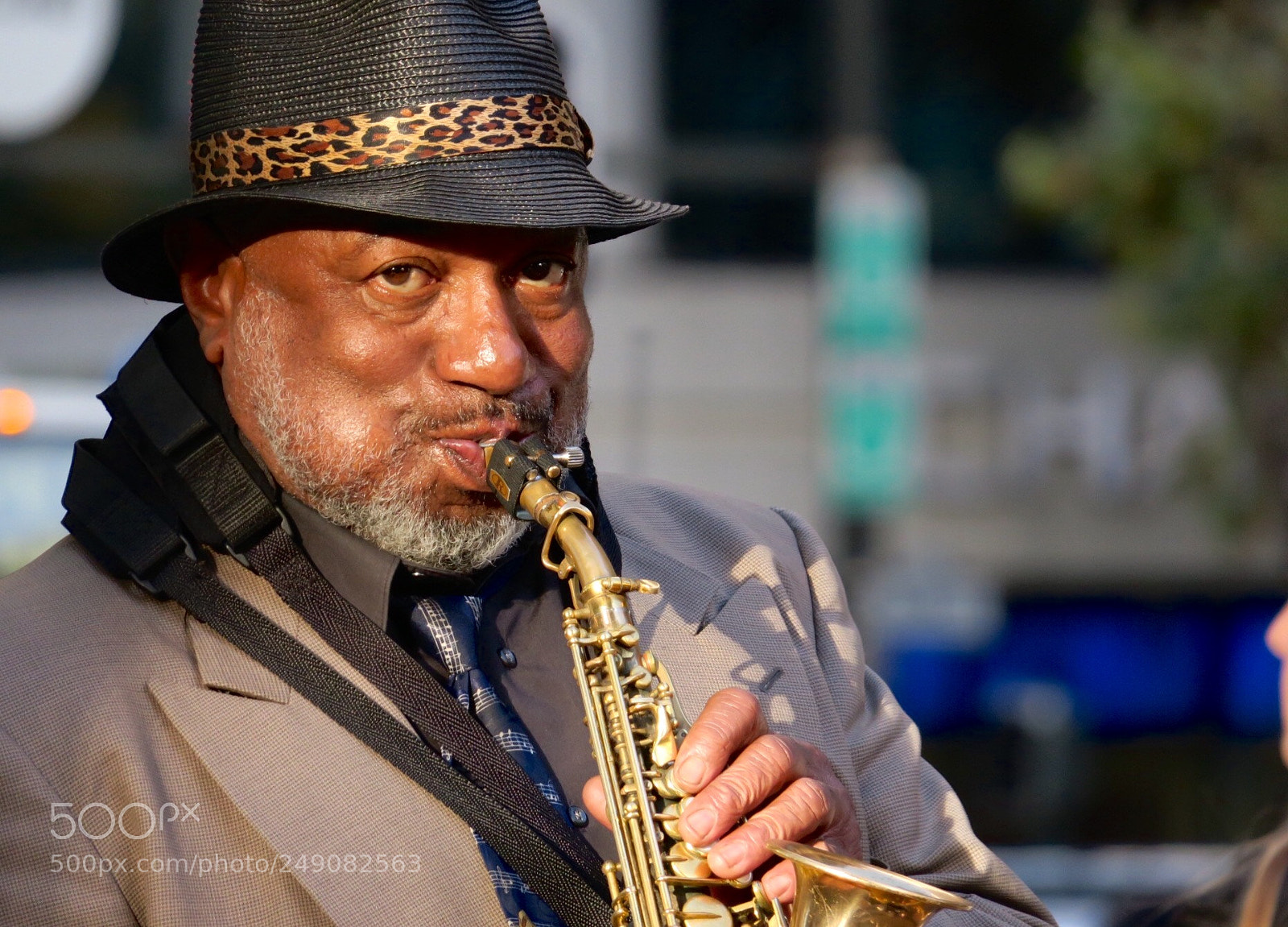 Canon PowerShot G3 X sample photo. Street musician in the photography