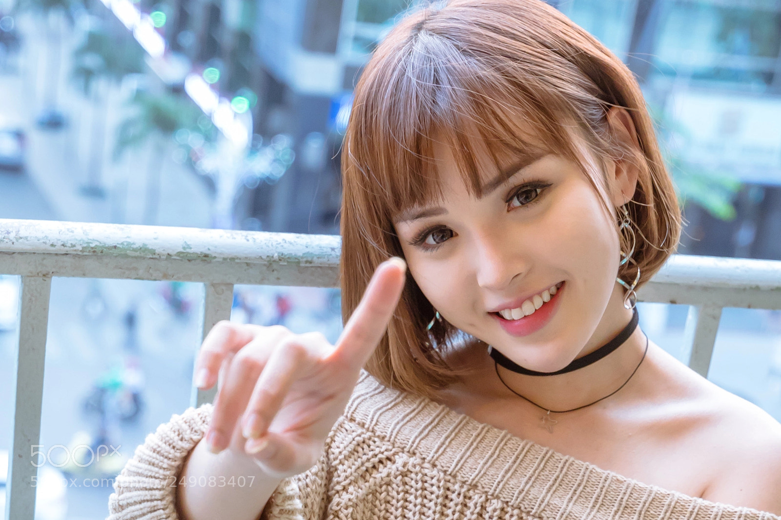 Canon EOS 5D Mark IV sample photo. Natural light portrait photography