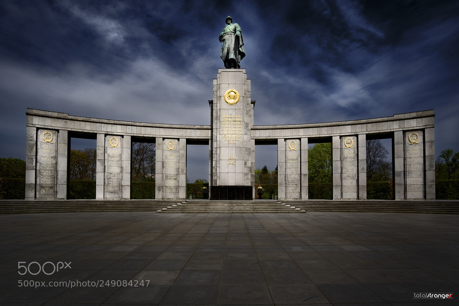 Fujifilm X-T1 sample photo. Soviet monument (cv) photography