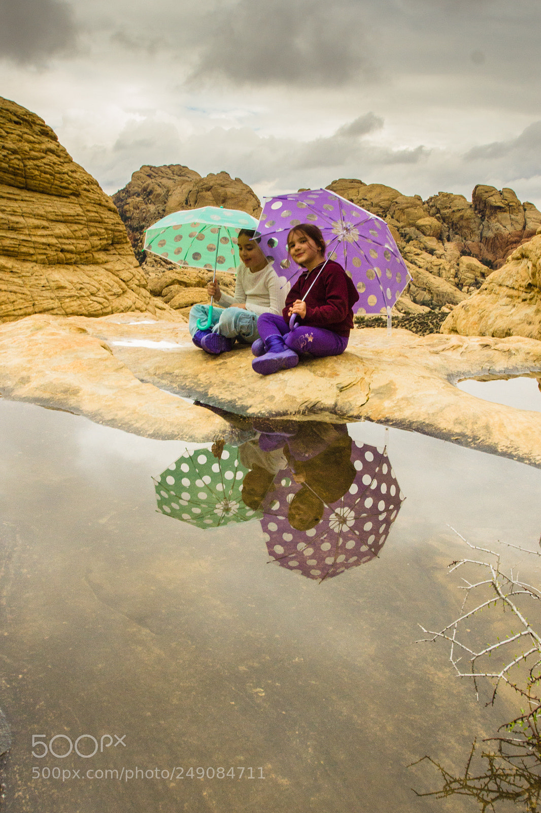 Sony SLT-A77 sample photo. Posed with umbrellas photography