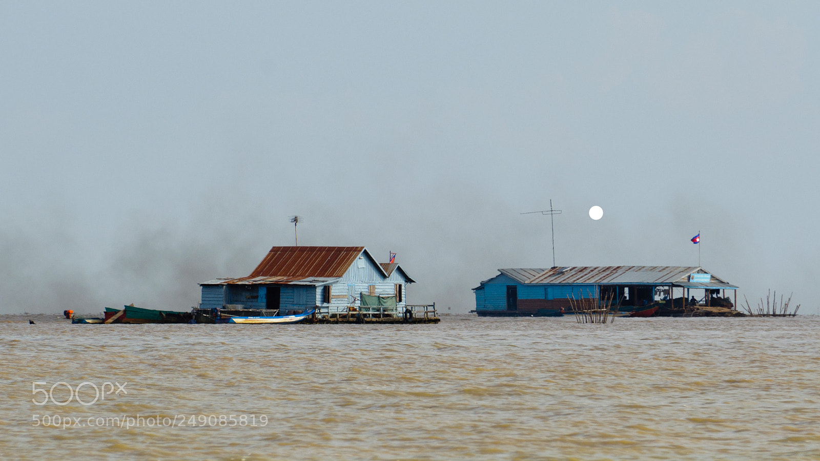 Nikon D5000 sample photo. Rising moon over tonle photography