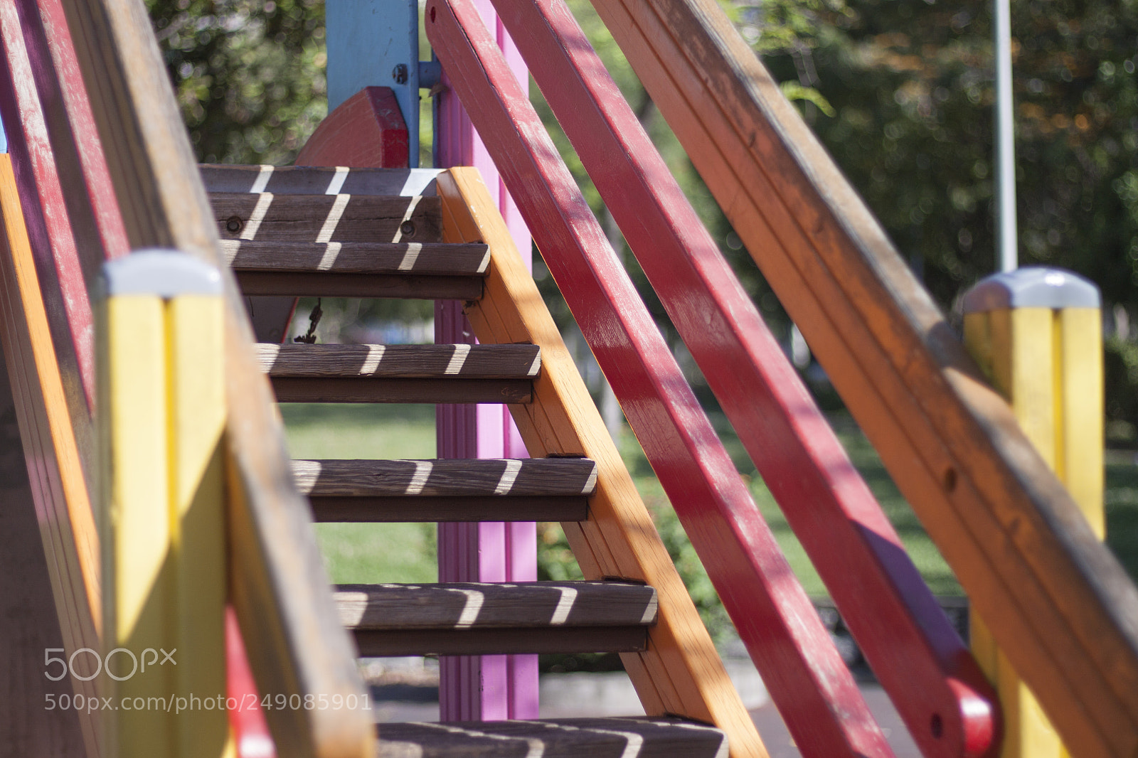 Canon EOS 500D (EOS Rebel T1i / EOS Kiss X3) sample photo. Playground stairs photography