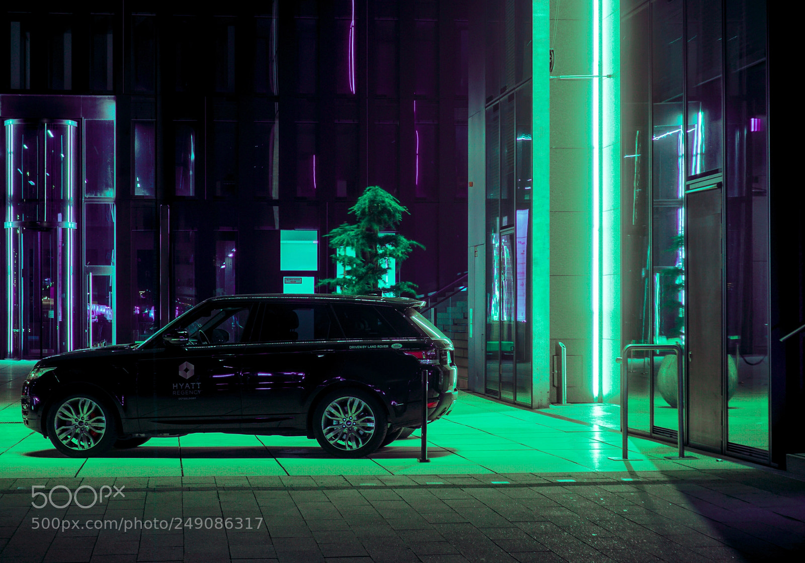 Sony a6300 sample photo. Land rover in front photography