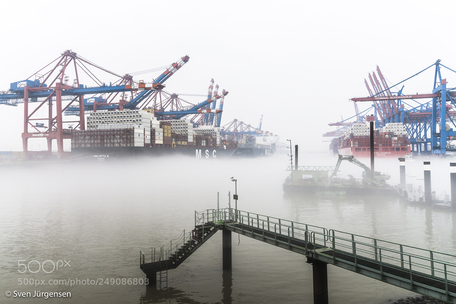Sony SLT-A99V sample photo. Nebel im hamburger hafen photography