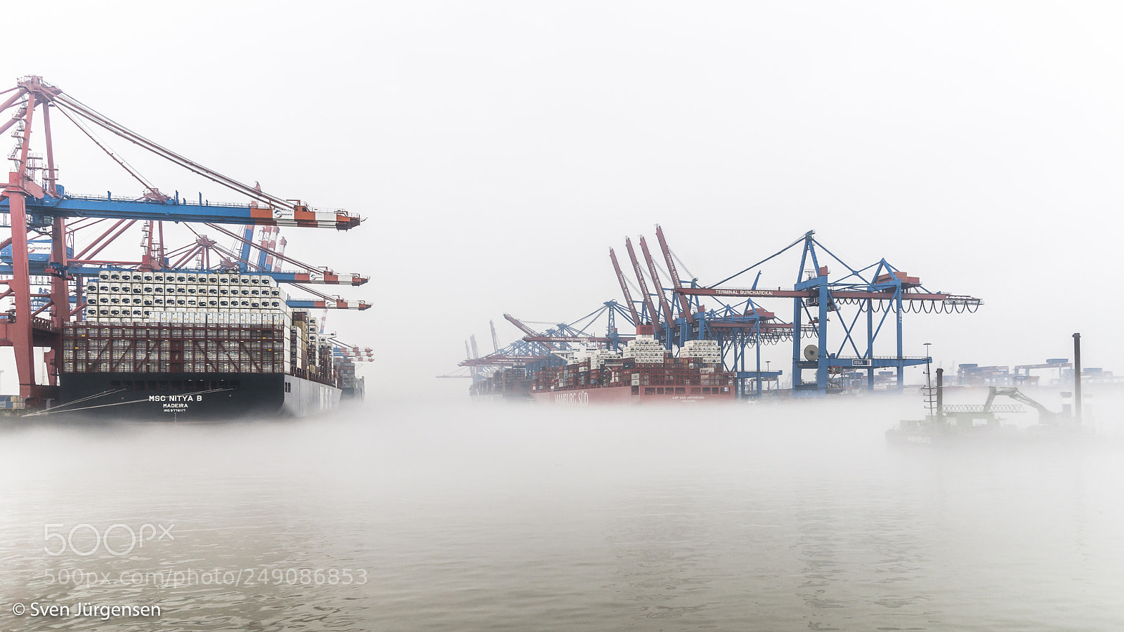 Sony SLT-A99V sample photo. Nebel im hamburger hafen photography