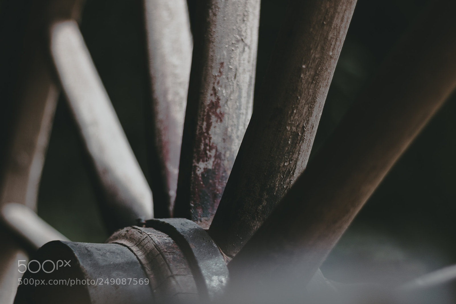 Canon EOS 750D (EOS Rebel T6i / EOS Kiss X8i) sample photo. Abandoned wheel photography