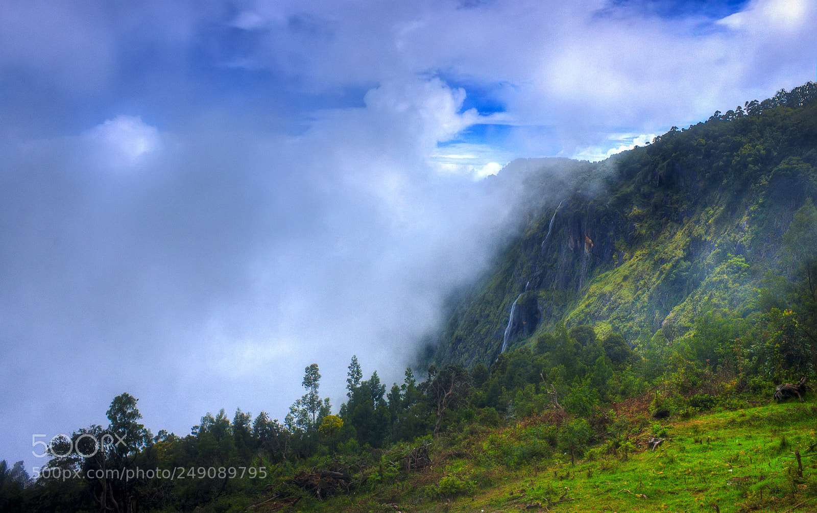 Canon EOS 600D (Rebel EOS T3i / EOS Kiss X5) sample photo. Waterfall behind the clouds photography