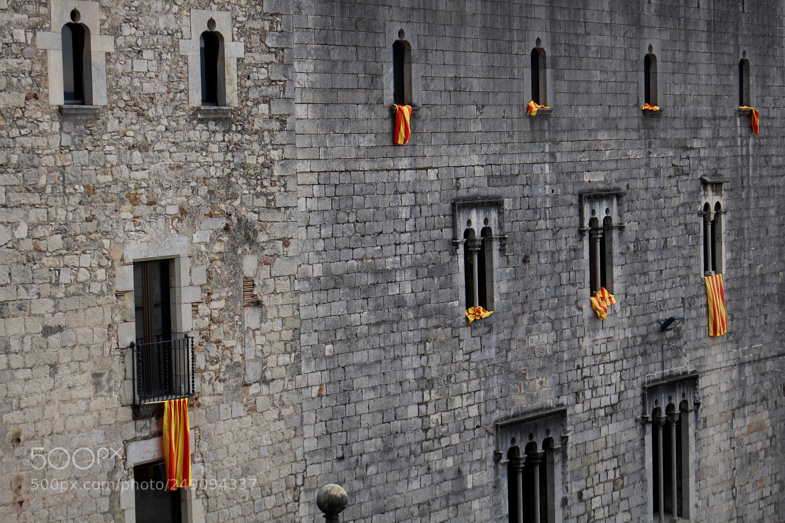 Canon EOS 100D (EOS Rebel SL1 / EOS Kiss X7) sample photo. Catalan wall photography