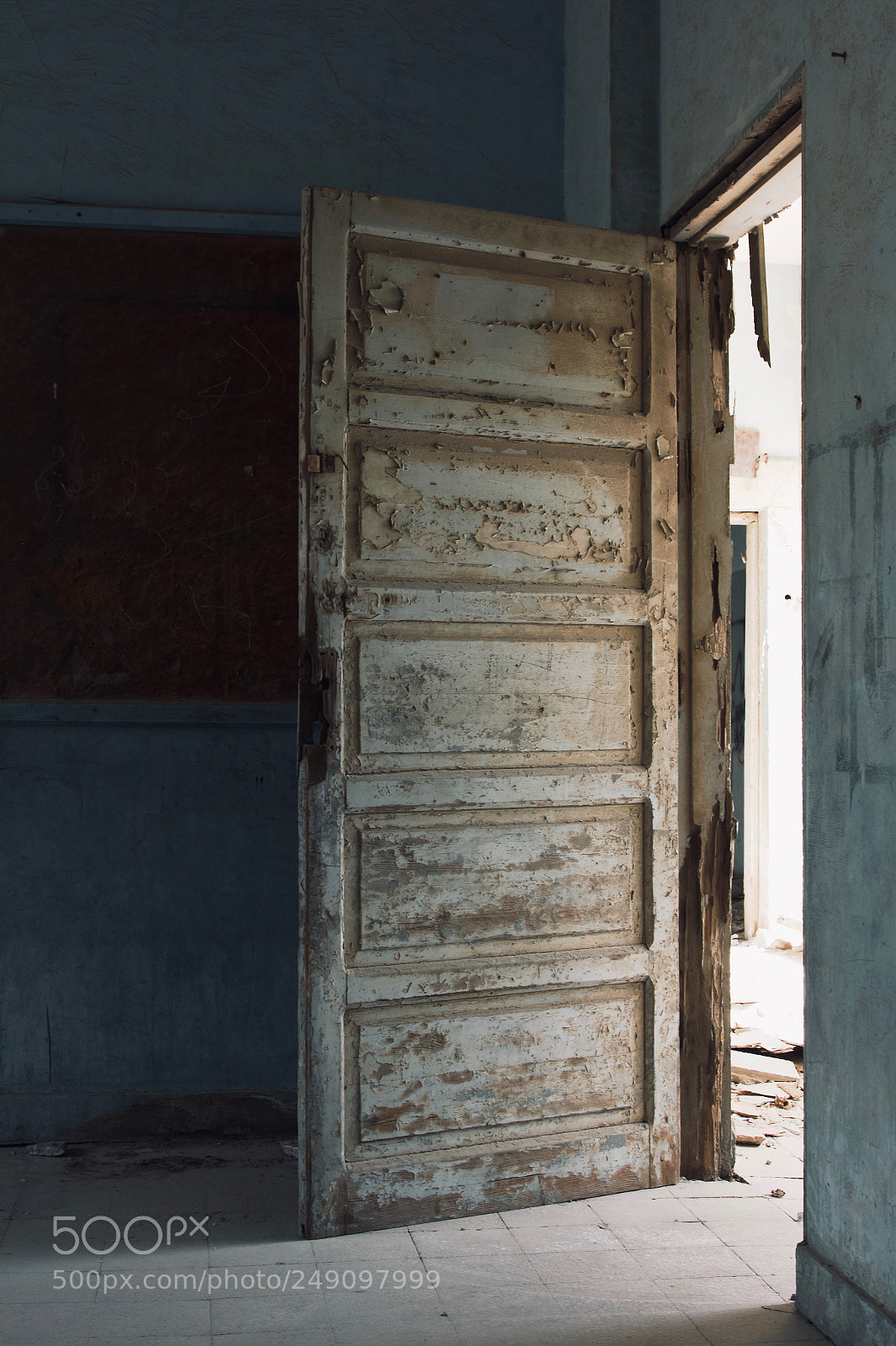 Canon EOS 650D (EOS Rebel T4i / EOS Kiss X6i) sample photo. Abandon door photography