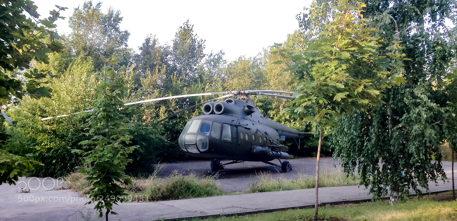 Apple iPhone 5 sample photo. Helicopter from the museum photography