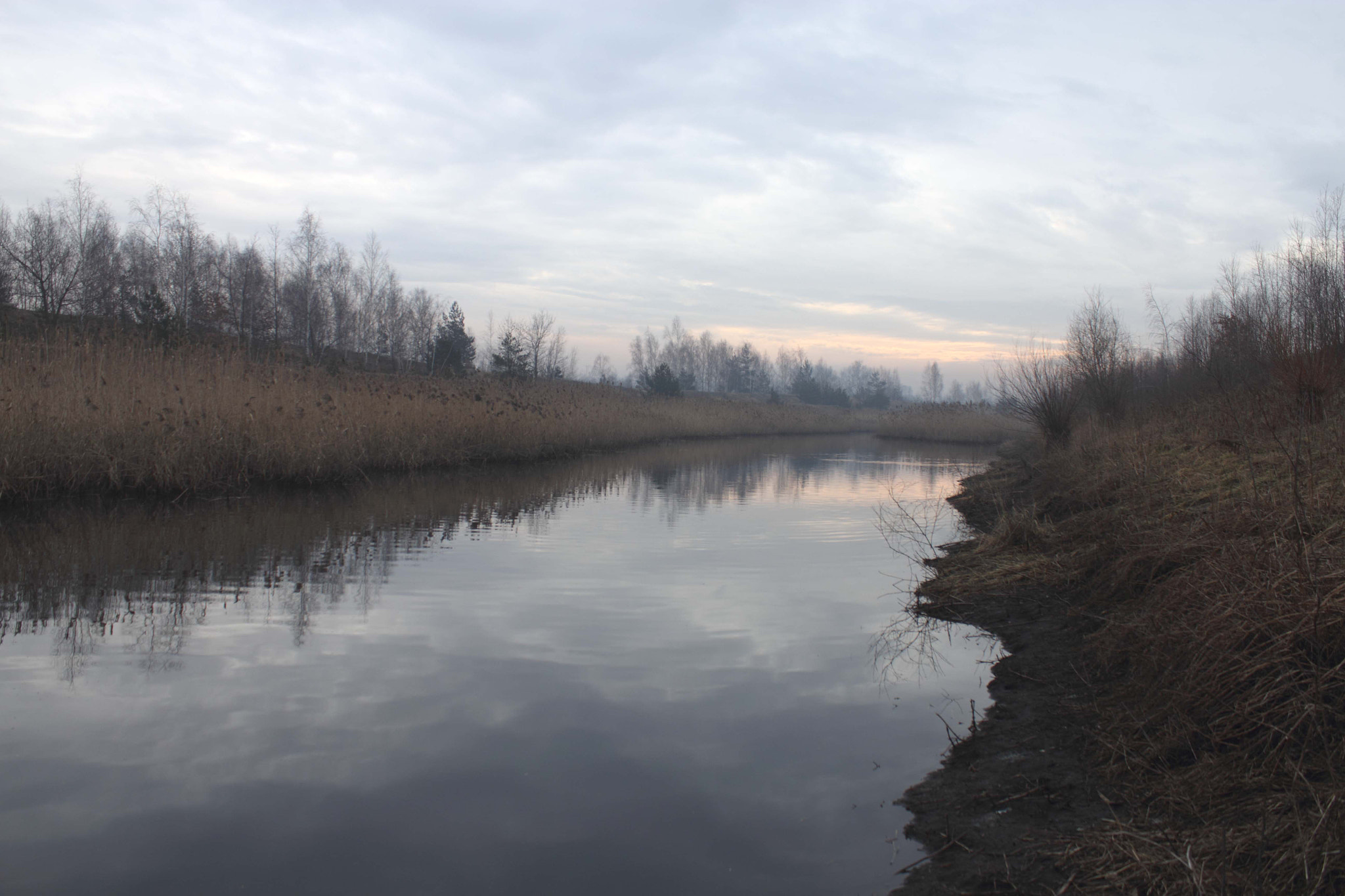 Canon EF-S 18-55mm F3.5-5.6 IS sample photo. A view of the river photography