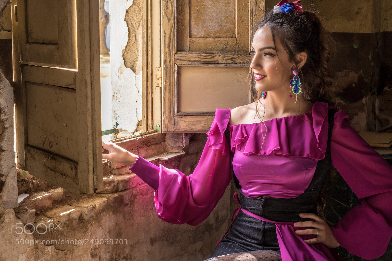 Fujifilm X-T1 sample photo. Mujer en la ventana photography