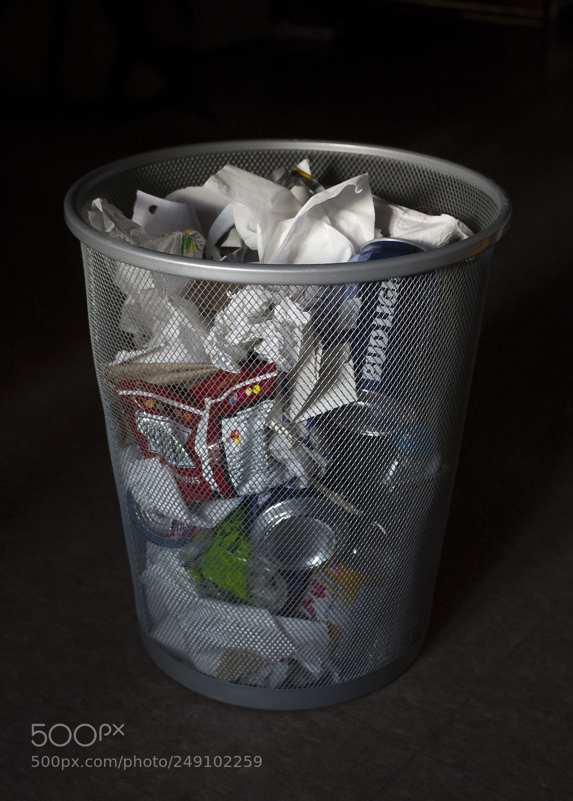 Canon EOS 100D (EOS Rebel SL1 / EOS Kiss X7) sample photo. Trashcan photography