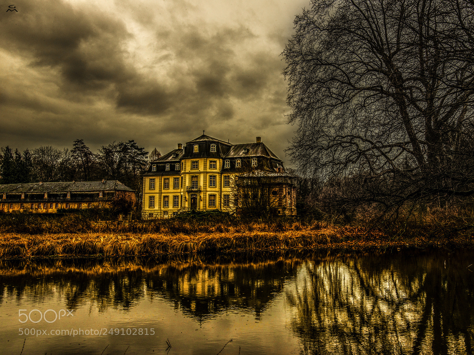 Nikon D800 sample photo. Castle dark - reflection photography