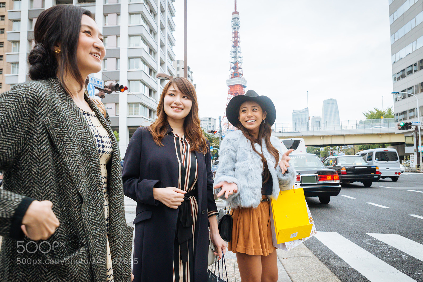 Nikon D610 sample photo. Women shopping in tokyo photography