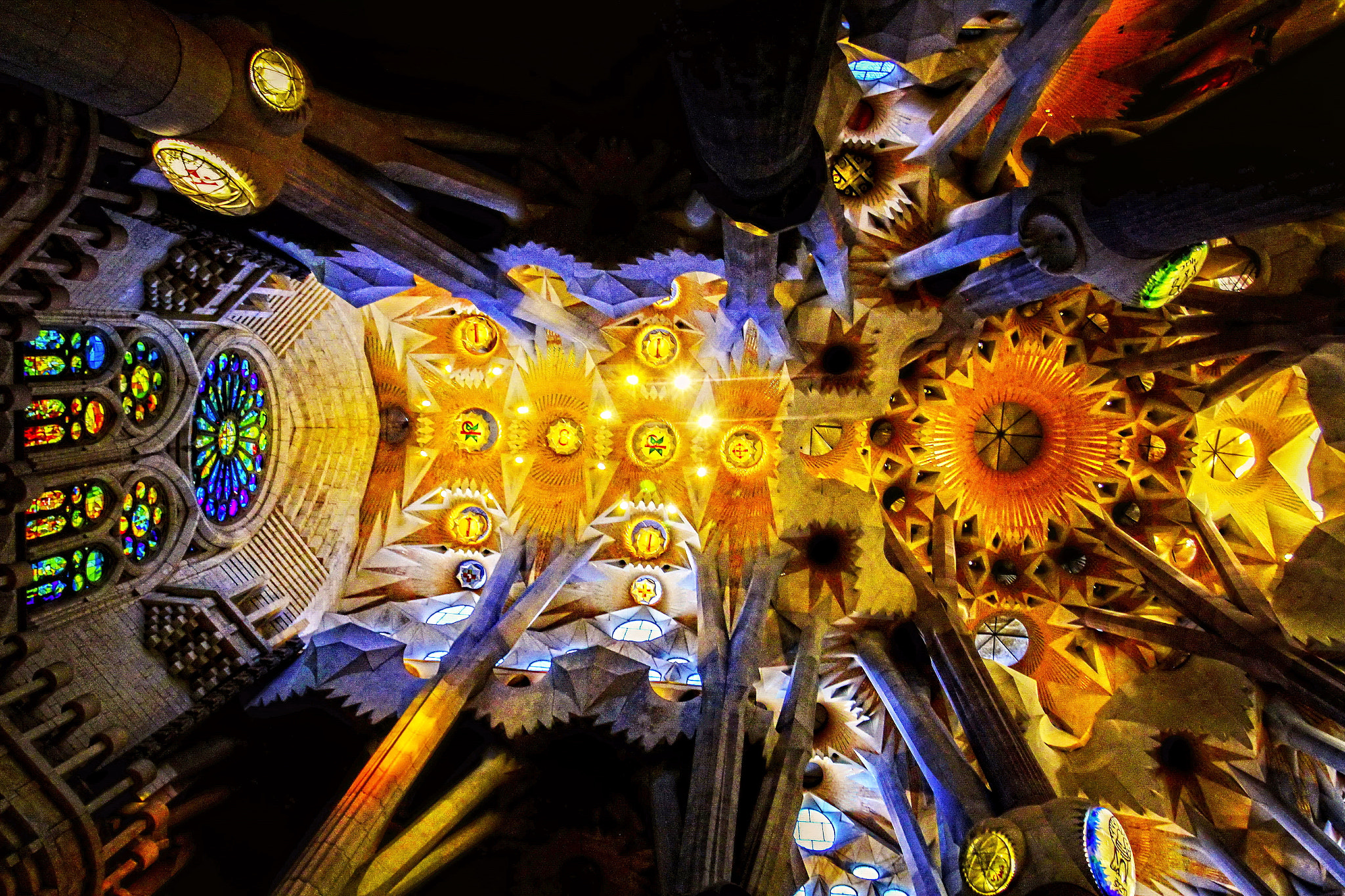 Canon EOS sample photo. Thin rays of the great gaudi photography