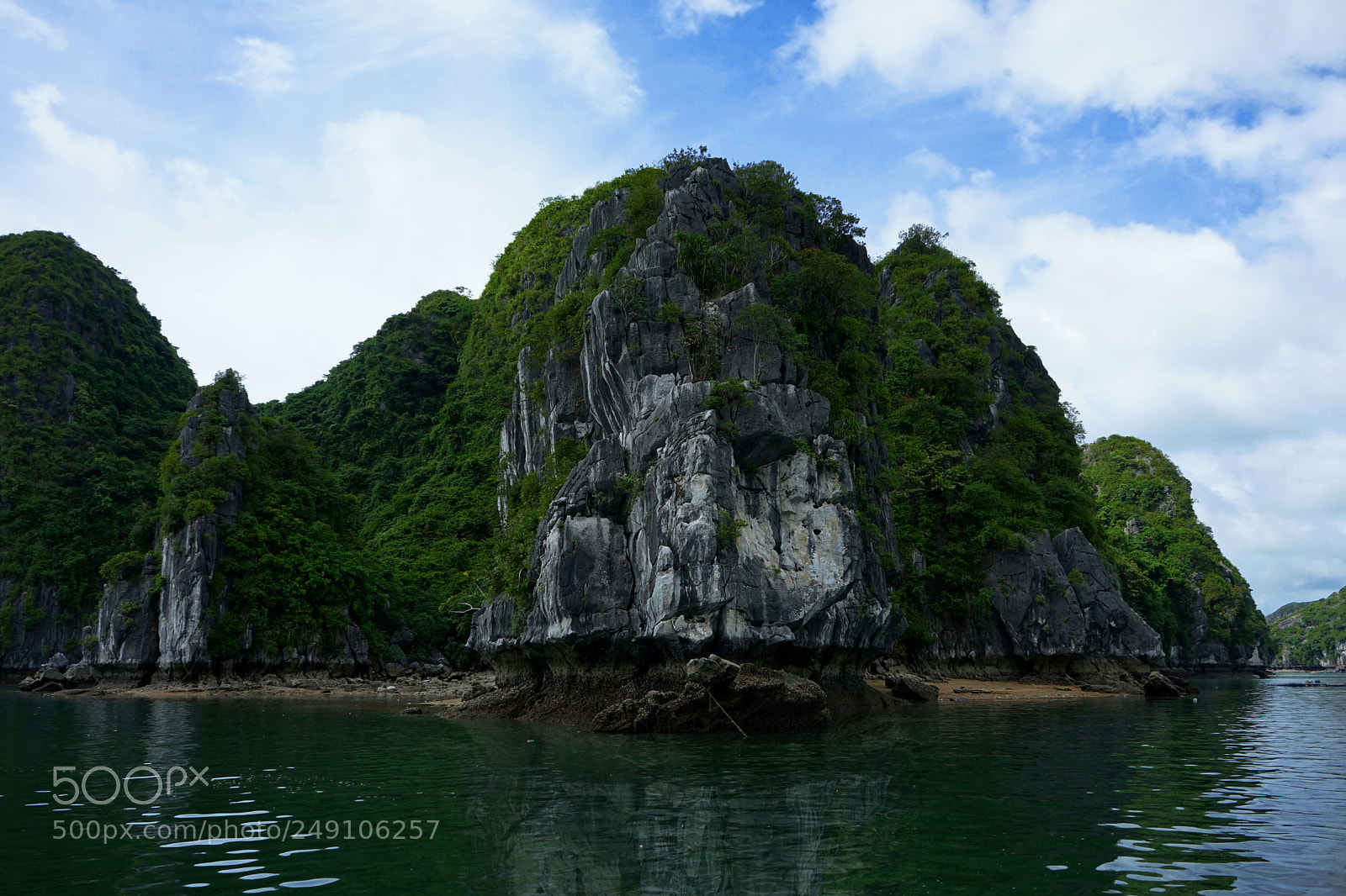 Sony a7 II sample photo. Rock halong bay photography