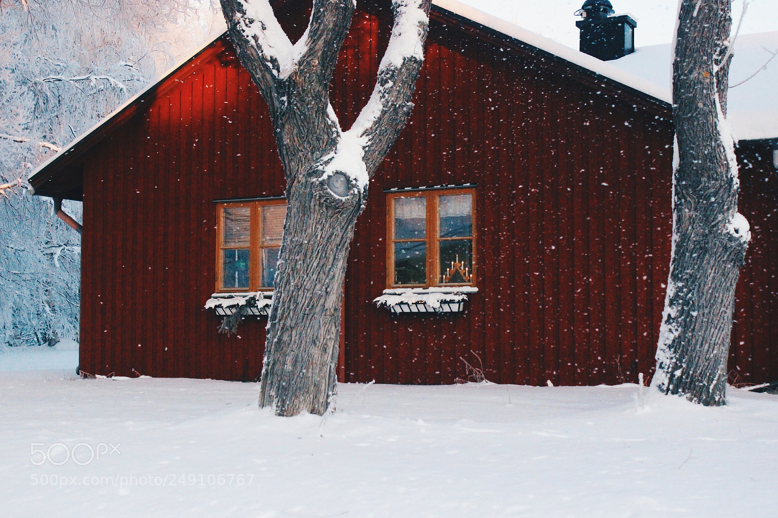 Canon EOS 600D (Rebel EOS T3i / EOS Kiss X5) sample photo. The red house photography