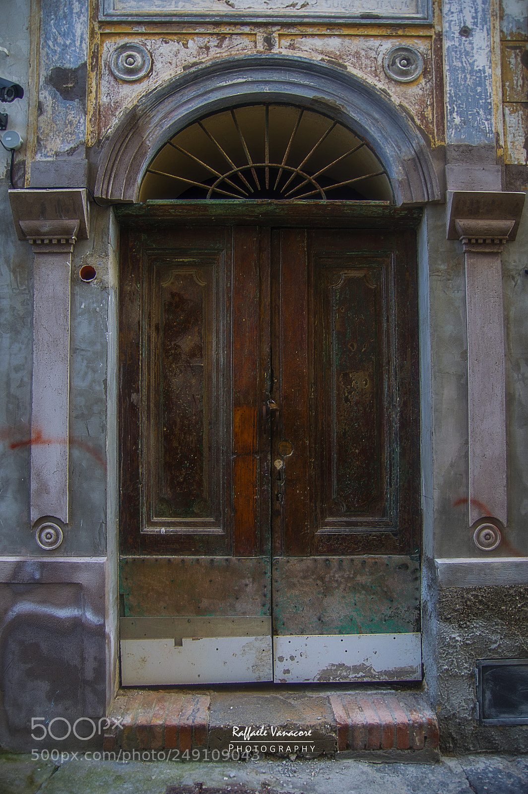 Nikon D3200 sample photo. Portone di via finestrale photography