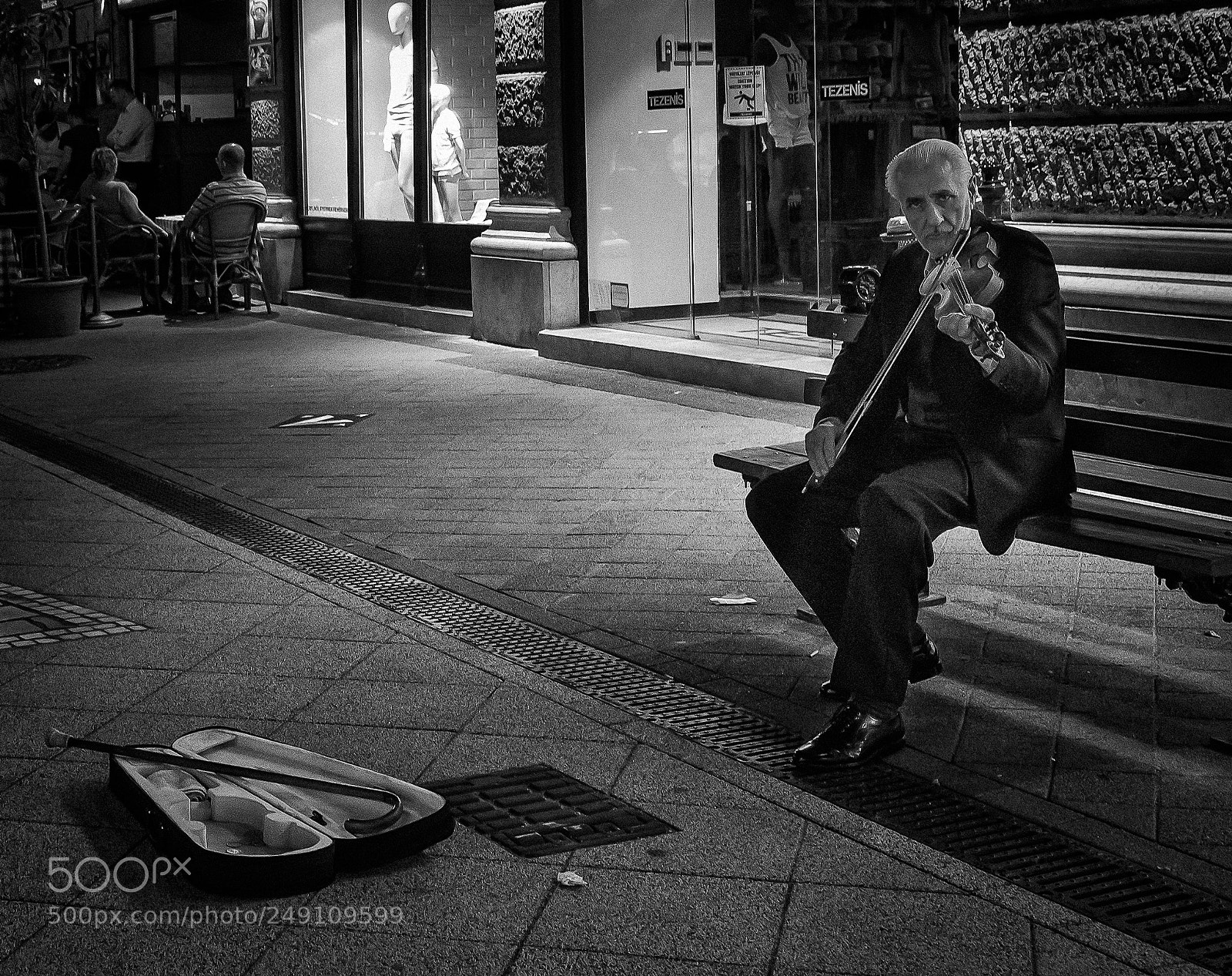 Olympus OM-D E-M1 sample photo. The violin player photography
