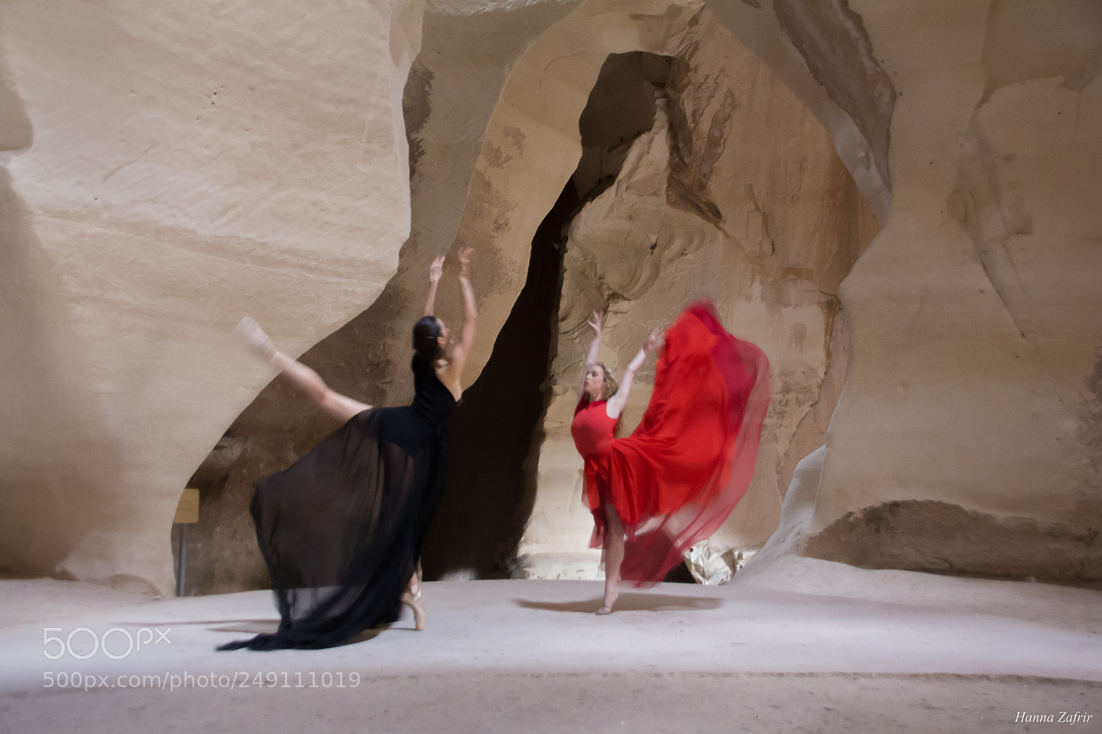 Canon EOS 650D (EOS Rebel T4i / EOS Kiss X6i) sample photo. Dancers in bell caves photography