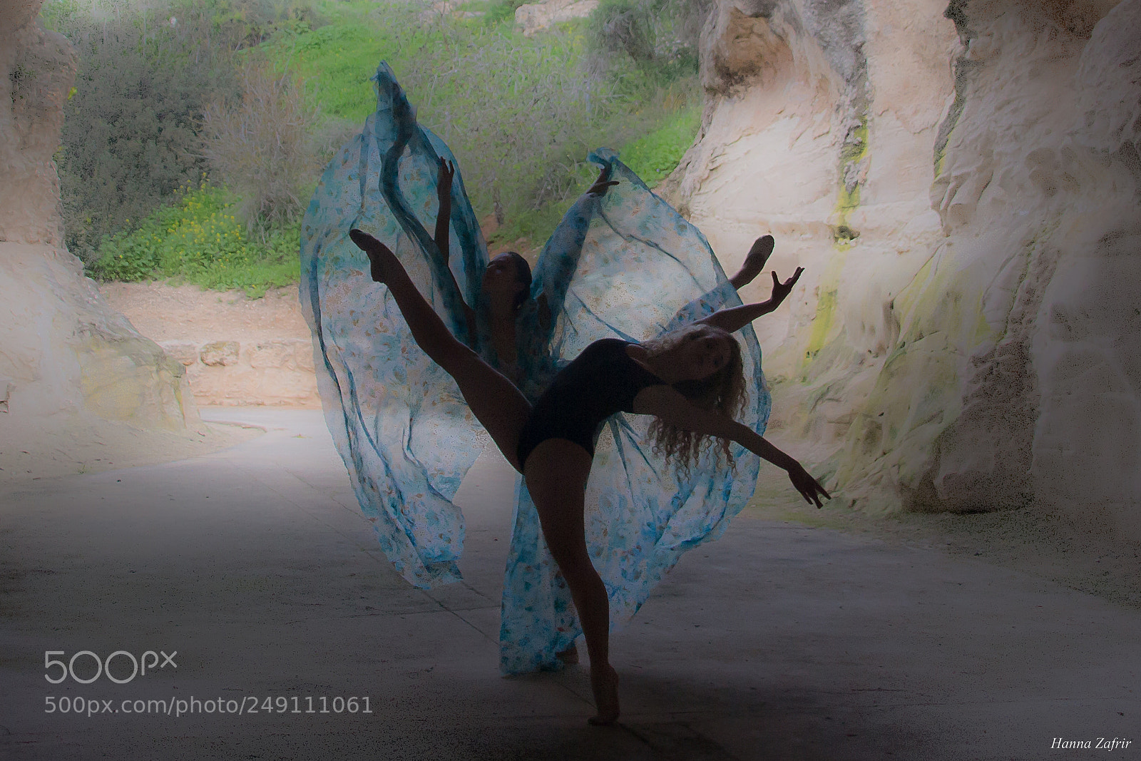 Canon EOS 650D (EOS Rebel T4i / EOS Kiss X6i) sample photo. Dancers in bell caves photography