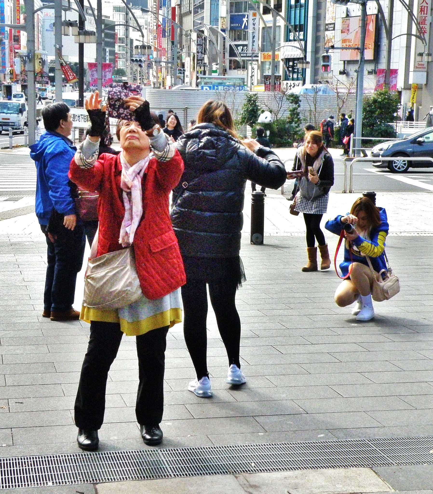 Olympus SP570UZ sample photo. People taking pictures on mobile photography