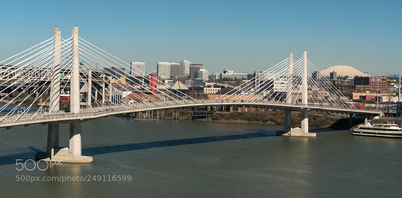 Sony a7R II sample photo. People move across portland photography