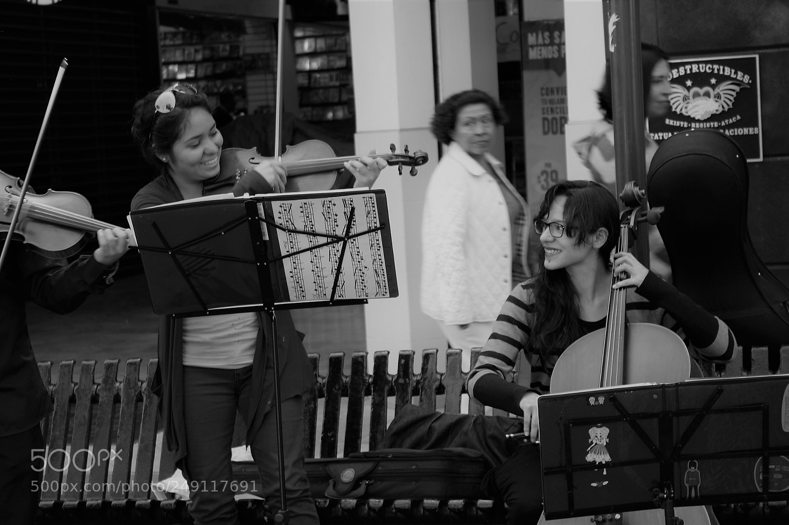 Canon EOS 1000D (EOS Digital Rebel XS / EOS Kiss F) sample photo. Musicians photography