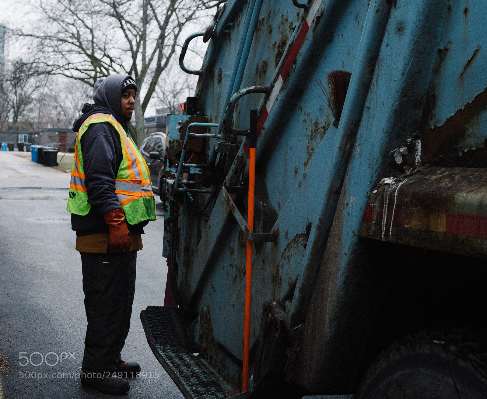 Fujifilm X-T20 sample photo. Loading up photography