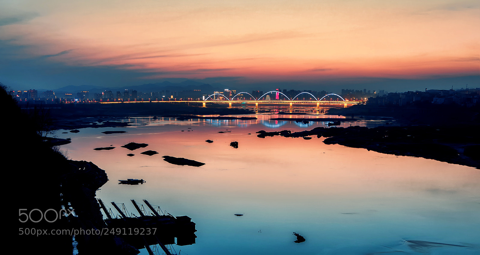 Canon EOS 5D Mark IV sample photo. 三月与汉江 photography