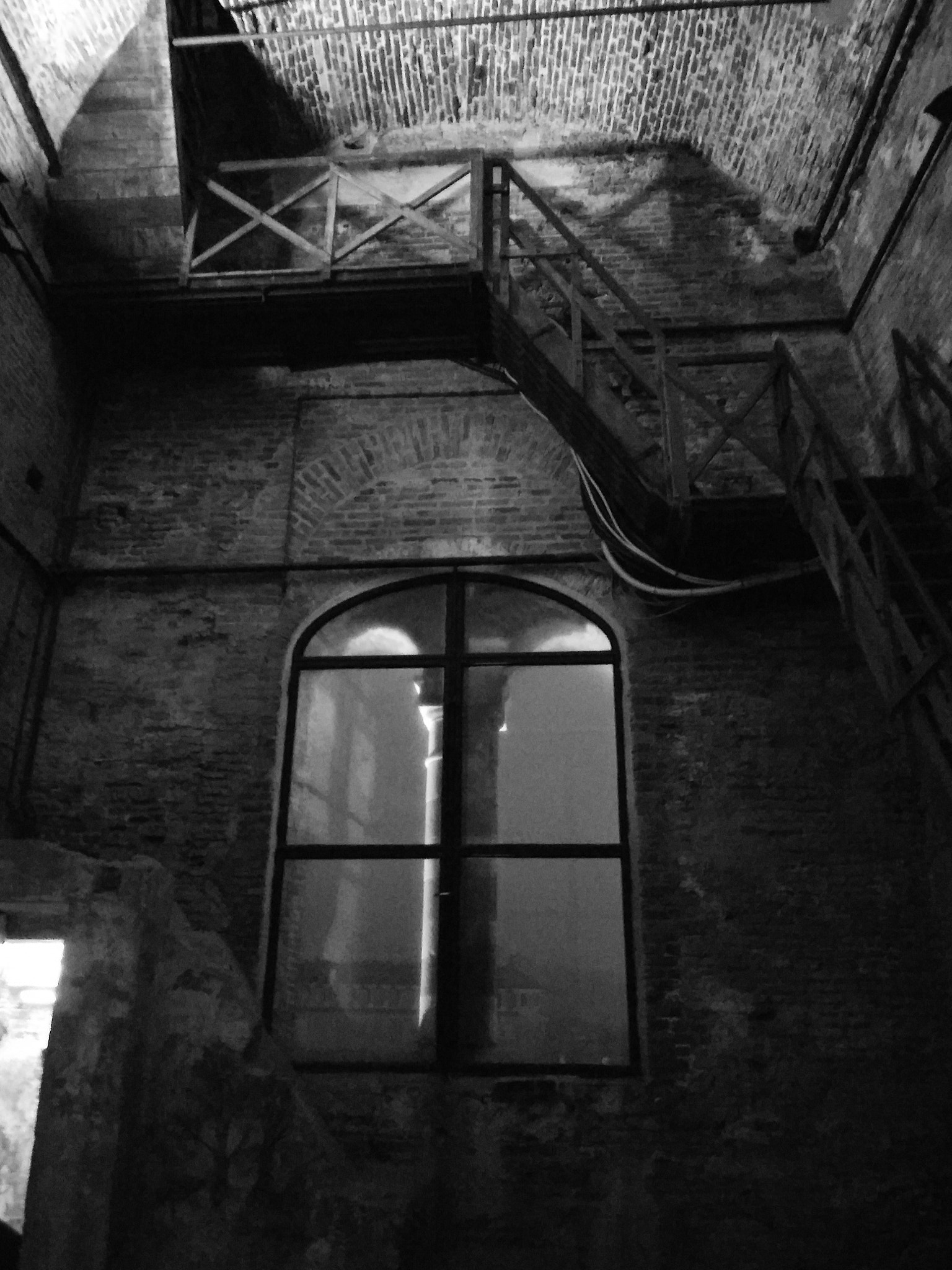 LG Q6 sample photo. Dentro la torre grimaldina photography