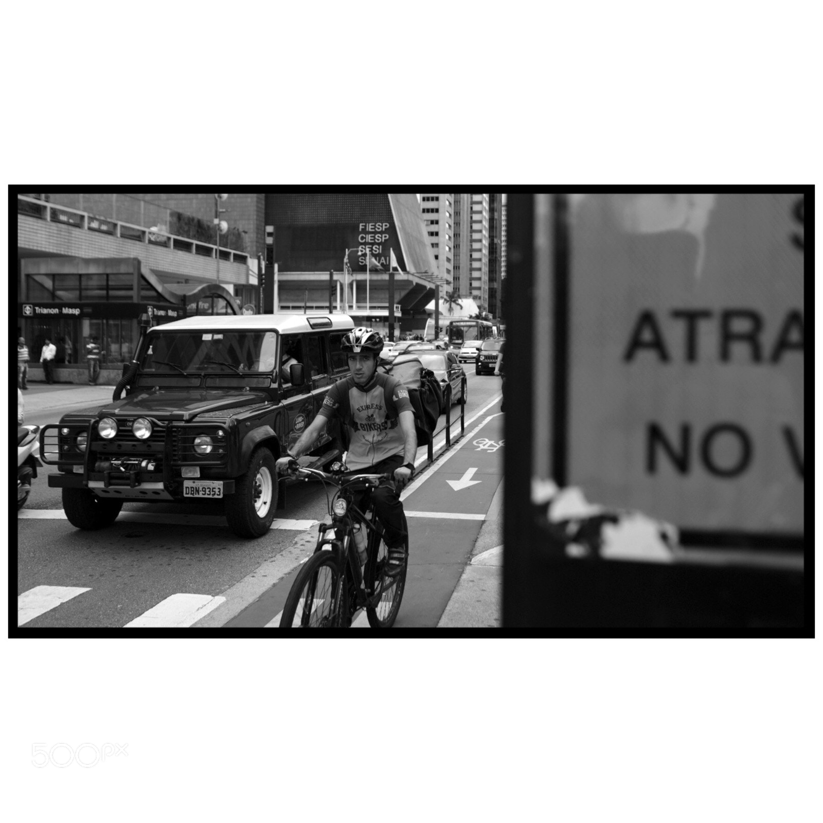 Fujifilm X100F sample photo. Street photography photography