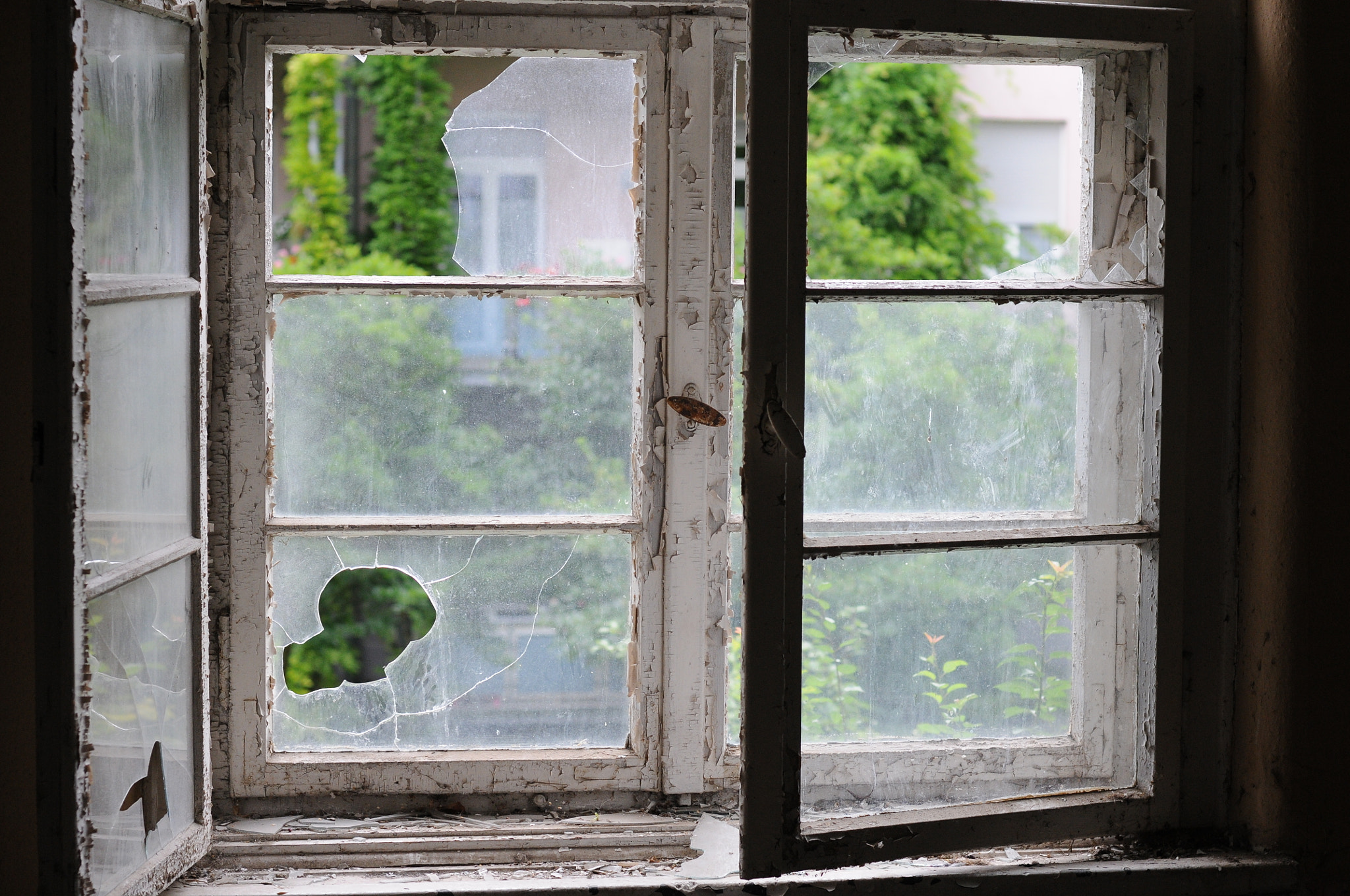 Nikon D300 + Nikon AF-S Nikkor 50mm F1.8G sample photo. The window photography