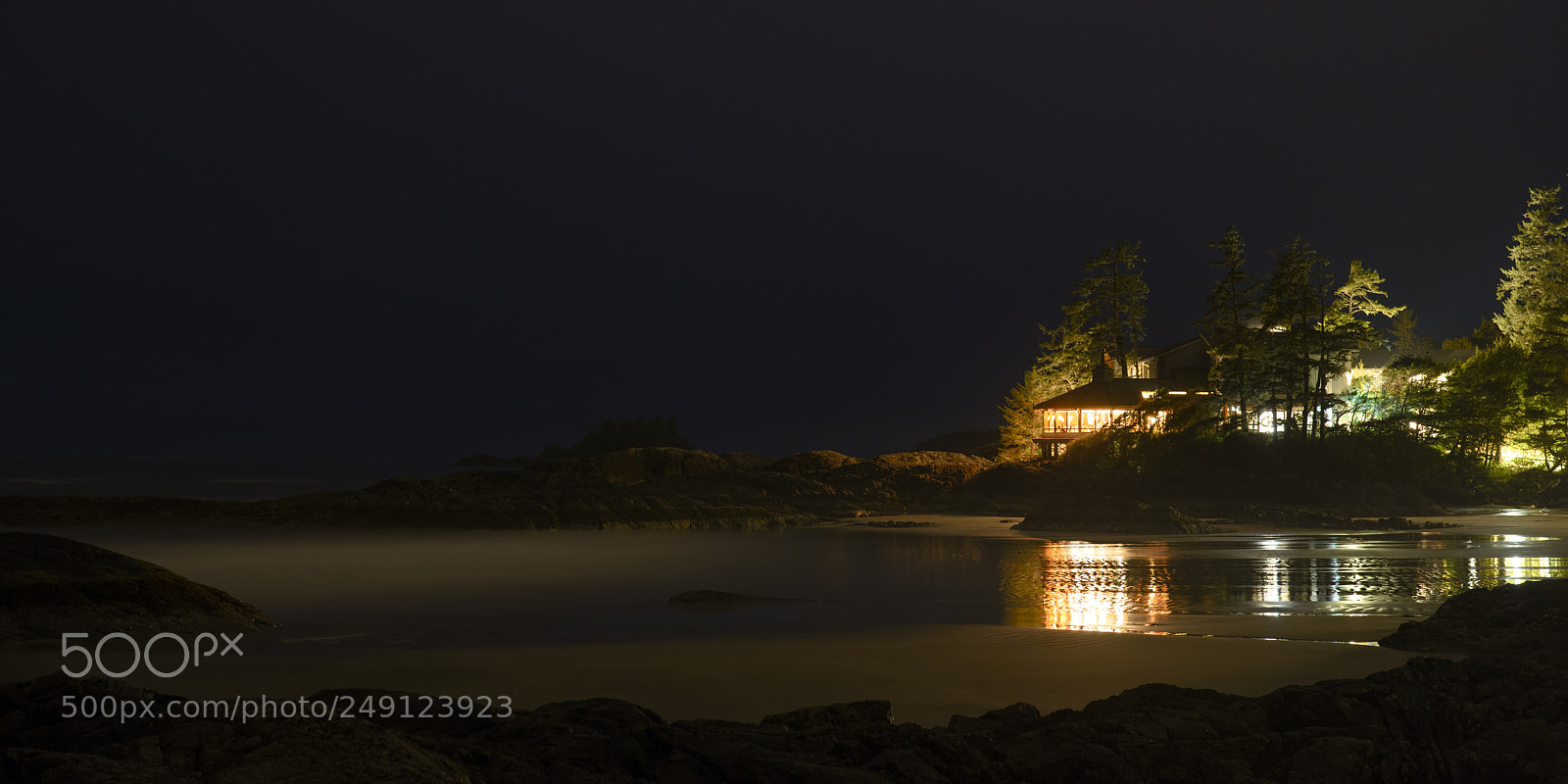 Sony a7R III sample photo. The inn at night photography