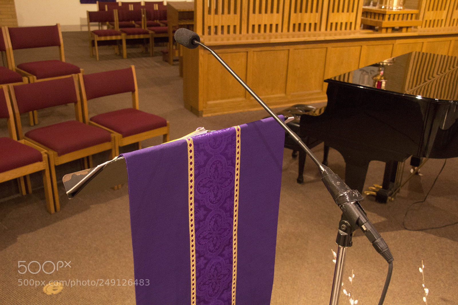 Canon EOS 1200D (EOS Rebel T5 / EOS Kiss X70 / EOS Hi) sample photo. Where the priest speaks. photography