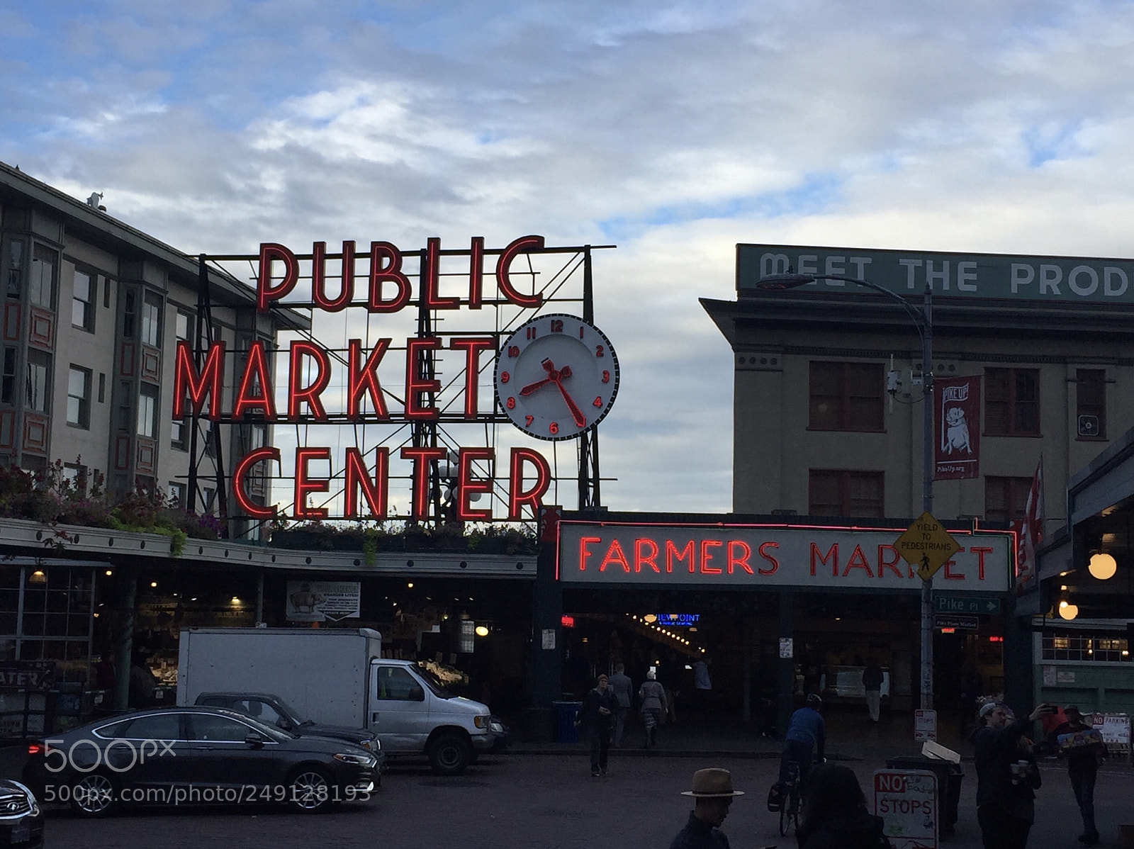 Apple iPhone 6 sample photo. Pike place market photography