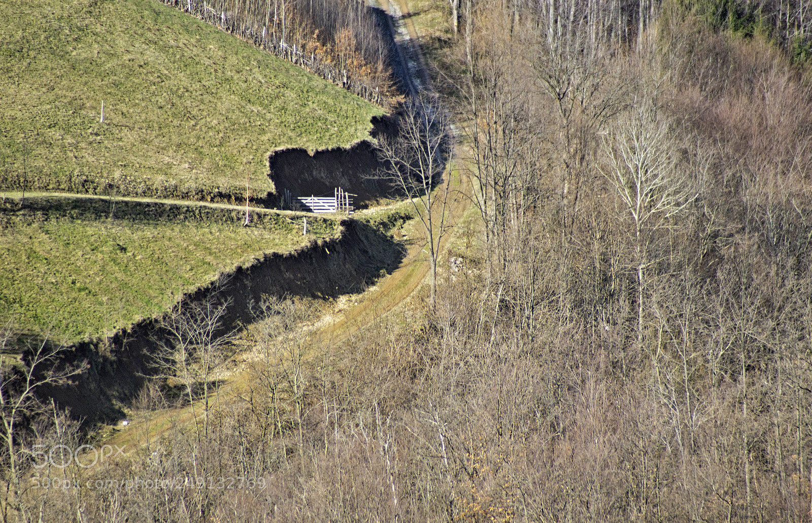 Sony SLT-A33 sample photo. Rural road photography