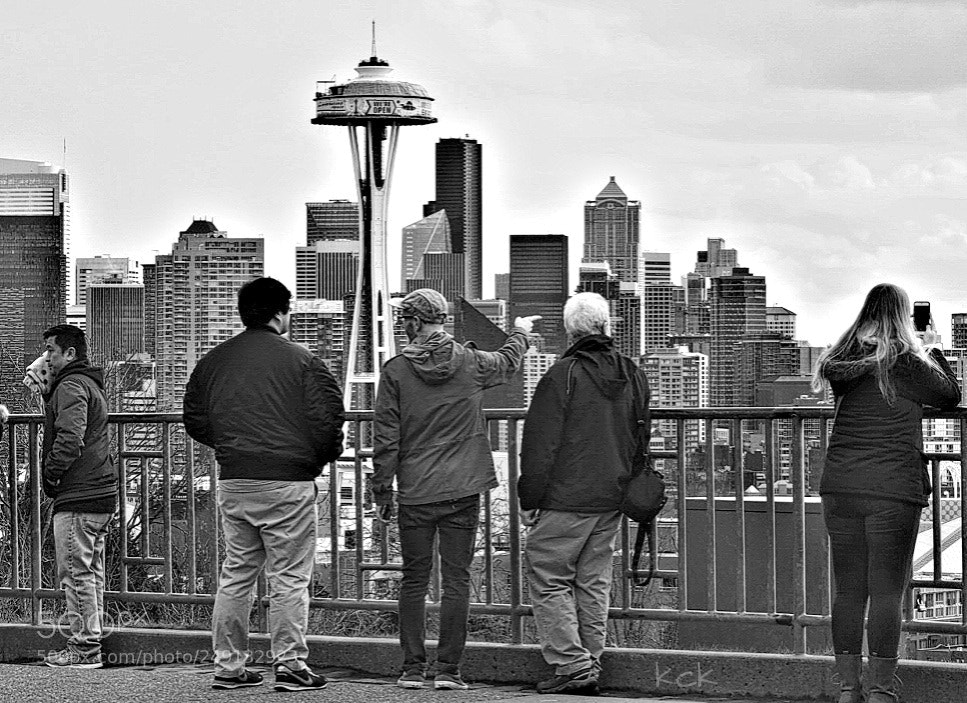 Olympus OM-D E-M10 II sample photo. Tourists. photography