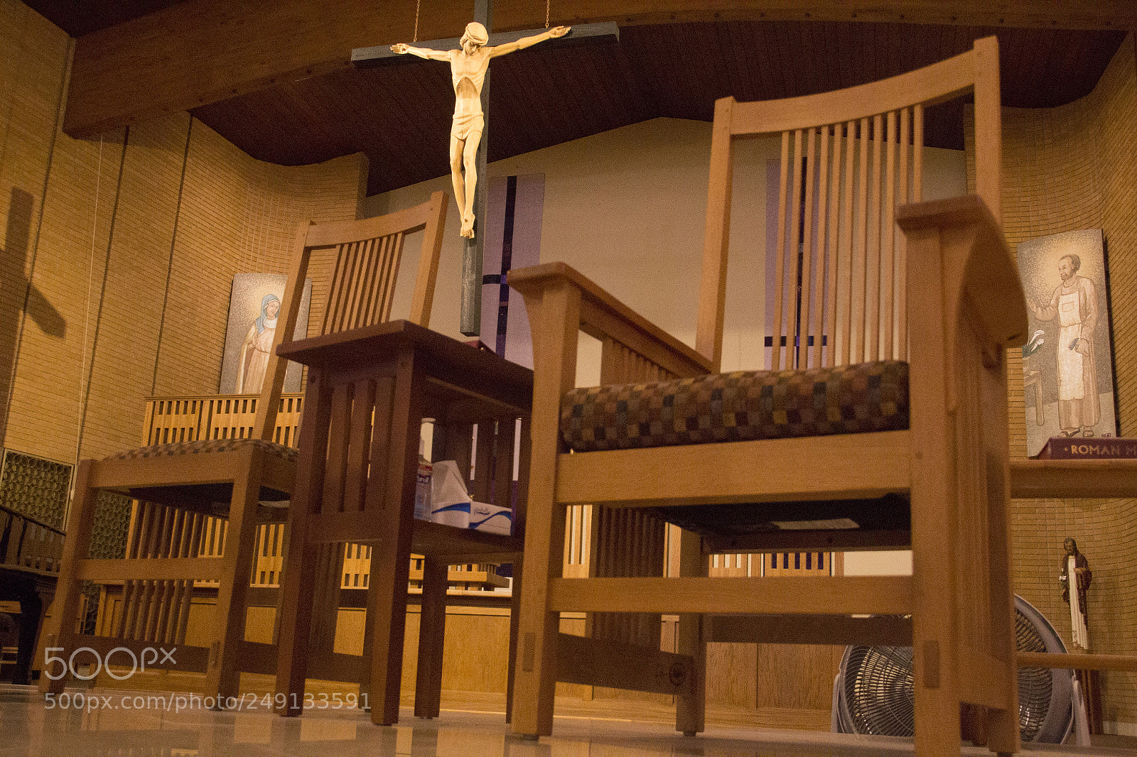 Canon EOS 1200D (EOS Rebel T5 / EOS Kiss X70 / EOS Hi) sample photo. Crucifix above seats photography
