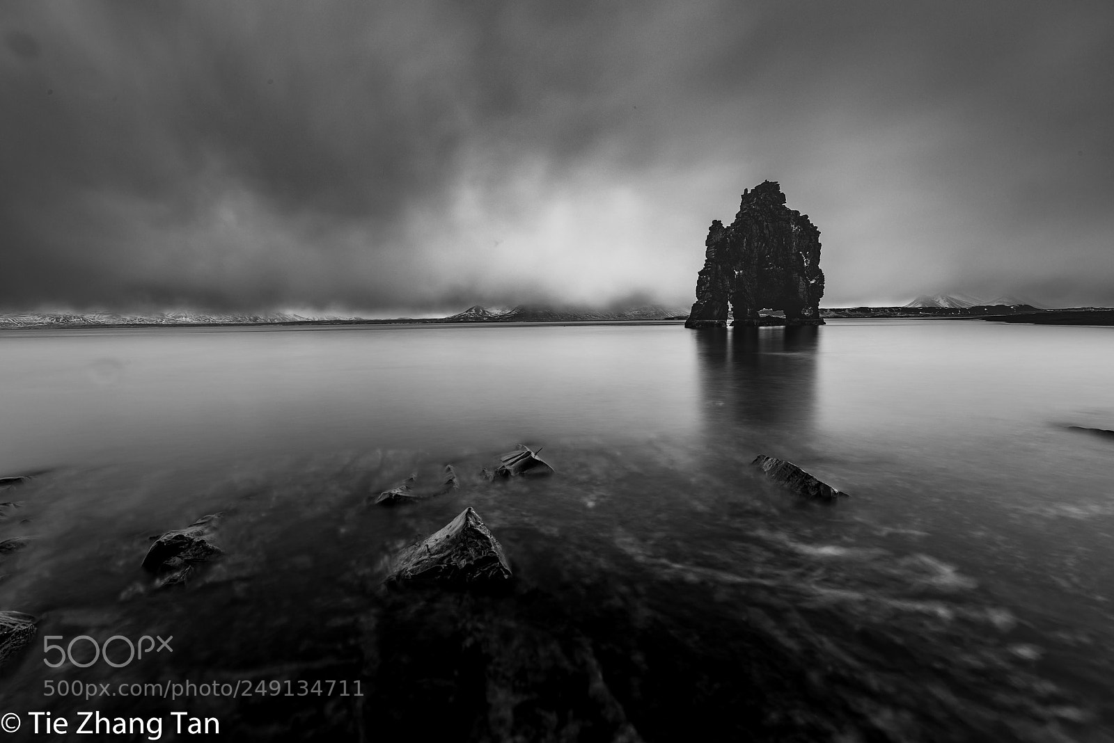 Canon EOS 5D Mark IV sample photo. 犀牛石-冰岛西北部胡纳海湾里的犀牛石是非常独特的火山岩浆喷发和海蚀双重作用下形成的自然奇观，亲眼目睹之下，感叹不尽大自然鬼斧神工的神奇！ photography