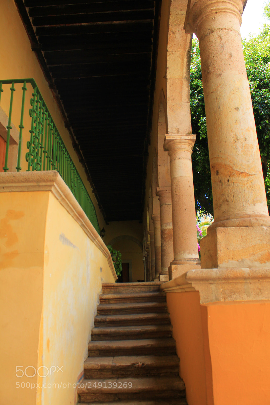 Canon EOS 1200D (EOS Rebel T5 / EOS Kiss X70 / EOS Hi) sample photo. Stairs photography