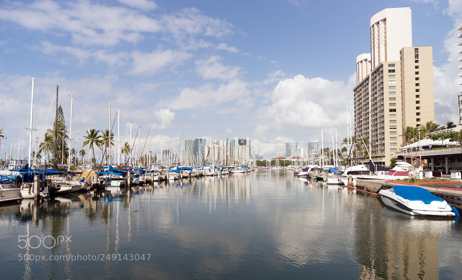 Sony SLT-A99V sample photo. Bright sunny day waikiki photography